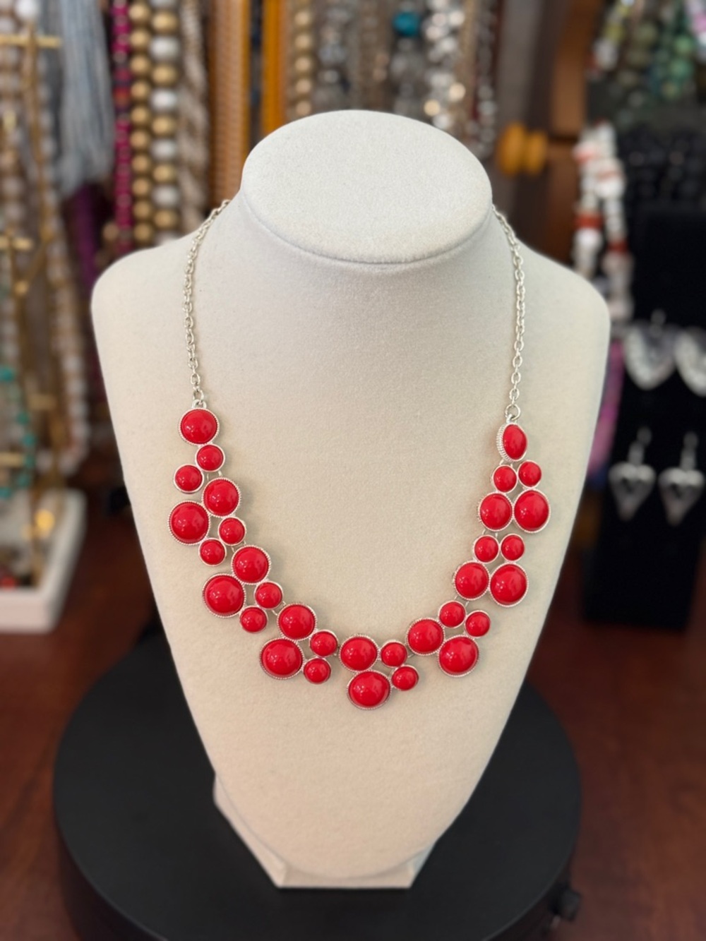 LIZ CLAIBORNE Red Beaded Statement Necklace - Picture 4 of 5